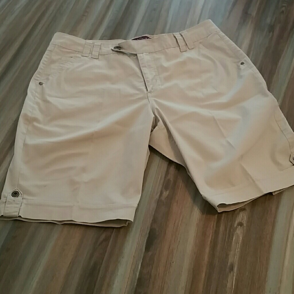 Khaki Bermuda shorts